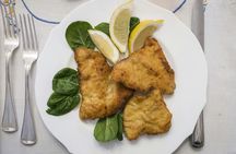 Market tour, lunch or dinner and show cooking at a Cesarina's home in Milan