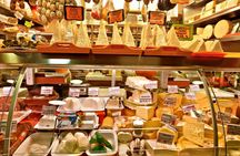 Market tour, lunch or dinner and show cooking at a Cesarina's home in Milan