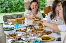 Market tour, lunch or dinner and show cooking at a Cesarina's home in Naples