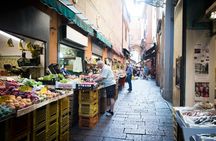 Market tour, lunch or dinner and show cooking at a Cesarina's home in Bologna