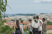 Prague castle side guided tour with local food and beer