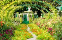 Excursion to Giverny Monet's Gardens and Versailles Palace with audio guide and lunch