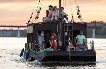 Sightseeing cruise along the River Vistula in Warsaw