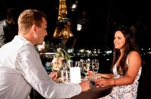 Valentine's dinner cruise in Paris