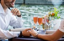 Valentine's dinner cruise in Paris