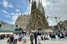 Sagrada Familia and Pedrera small-group tour with glass of cava