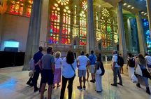In-Depth Tour of Gaudí's Sagrada Família in a Small Group