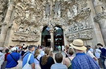 In-Depth Tour of Gaudí's Sagrada Família in a Small Group