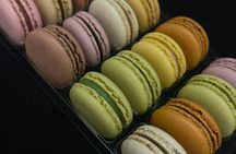 Parisian macaron baking class in a renowned bakery