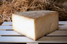 Goat farm tour with wine and cheese tasting in Adeje