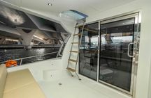 Rent a 40-foot boat and experience Dubai with luxury