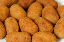 Malaga Food Tour with Tapas & Drinks with a Local
