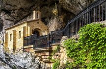 Full-day Covadonga Lakes and Cangas de Onís guided tour from Llanes