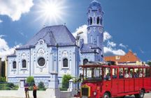 Must-See Tour on the Presporacik Oldtimer Bus in Bratislava