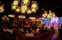 Traditional Japanese cuisine experience with live performance in Tokyo