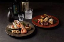 Traditional Japanese cuisine experience with live performance in Tokyo