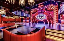Traditional Japanese cuisine experience with live performance in Tokyo