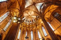 Barcelona Cathedral: Sunrise Tour and Traditional Breakfast