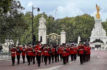 Changing of the Guard and Royal Palaces Private Tour