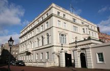 Changing of the Guard and Royal Palaces Private Tour