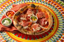 Pizza making in Taormina
