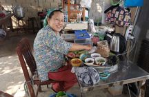 Food tasting with a local family in Phuket