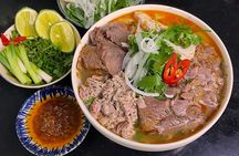Food tour in Hue by night