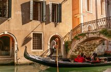 Short guided walking tour of Venice and shared gondola ride