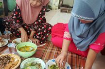 Food and culture tour with a local family in Praya