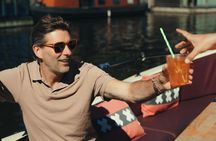 Cozy and fun canal boat tour of Amsterdam