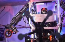 Giant robot piloting experience in Tokyo