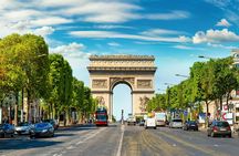 Small group tour of top Paris attractions with a local