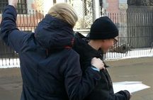 Interactive spy-themed city game with host-guide in Sopot town centre