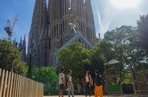 Park Güell and Sagrada Familia guided tour with tower access
