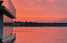 Warsaw sunset cruise on iBarka with prosecco