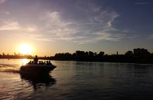 Sunset motorboat cruise on the Vistula river with prosecco