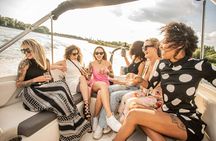 Premium motorboat cruise in Vistula river with iconic views of Warsaw