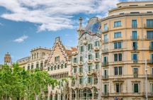 Guided tour to Barcelona's photogenic places with a local