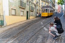 Alfama photo walk experience with a local photographer in Lisbon