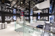 Crystal design workshop and in-store tour with a drink in Vienna
