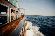 Barcelona sunset sailing cruise with live music in the Mediterranean