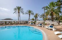 Mallorca beach bus experience with beach club entry