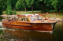 Guided tour of the Stockholm archipelago by classic wooden boat
