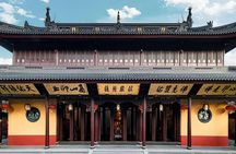 Shanghai private tour with iconic landmarks of the old and new city