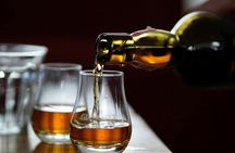 Historical gems tour with whisky and local flavours in Edinburgh