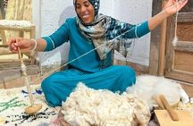Fez experience in wool spinning workshop