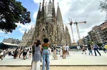 In-Depth Tour of Gaudí's Sagrada Família in a Small Group