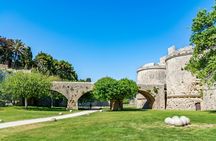 Guided tour of Mandraki harbour and Rhodes Old Town