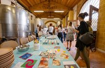 Guided ceramic decoration class with a local specialist