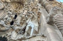 Sagrada Familia Guided Tour with Tower Access
